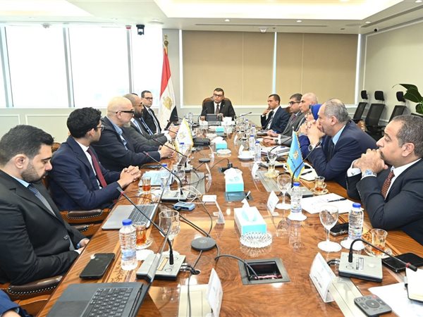 وزير الإسكان يعقد اجتماعًا لتدشين منصتين لتنظيم السوق العقارية وتصدير العقار المصري