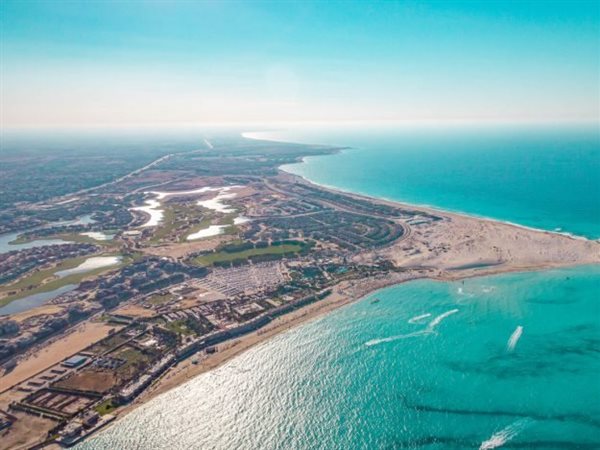 مستثمرو العالم يتهافتون على الظفر بالأراضي المصرية.. كيف نجحت الدولة في جذبهم؟