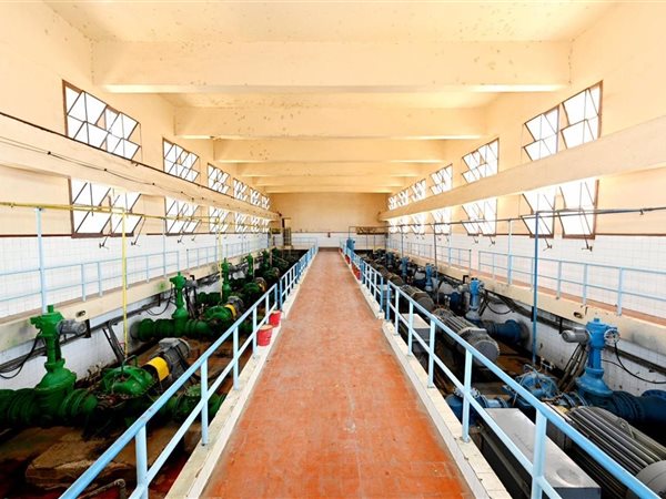 وزير الإسكان ومحافظ الدقهلية يتفقدان توسعات محطة مياه شرب بلقاس