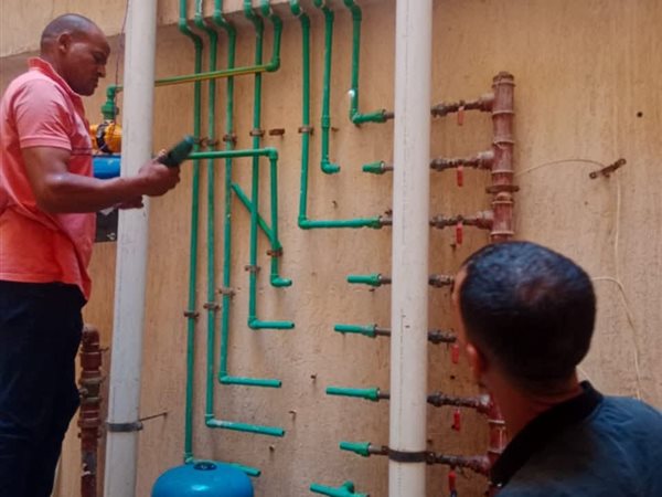 حملات لفصل وصلات المياه الخلسة وتحصيل المتأخرات بمدينتي النوبارية الجديدة والسادات