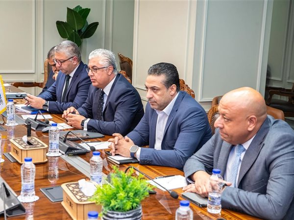 رئيس اقتصادية قناة السويس يستقبل وفدًا صينيًا يضم رؤساء شركات صناعية كبرى