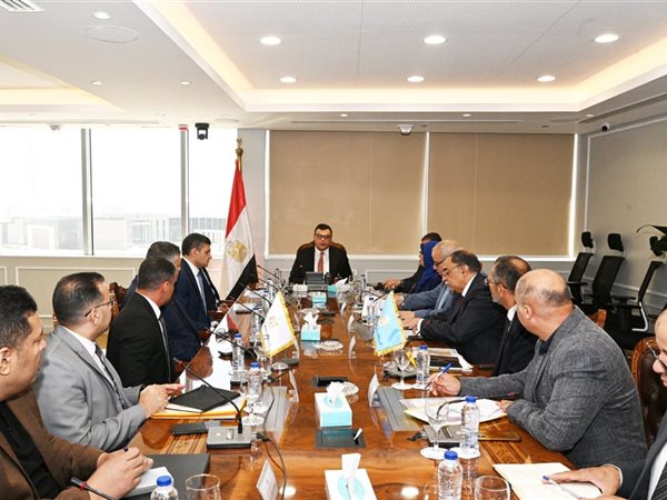 وزير الإسكان يتابع موقف مشروعات الإسكان بمحافظة بورسعيد