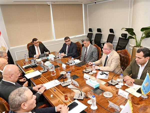 وزير الإسكان يلتقي رئيس الشركة الوطنية للمقاولات لمتابعة المشروعات المشتركة