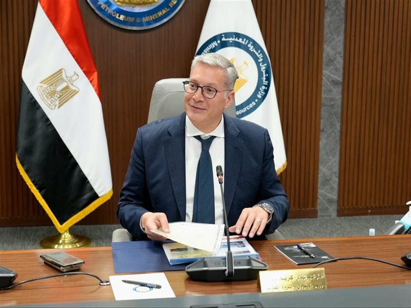 كريم بدوي وزير البترول
