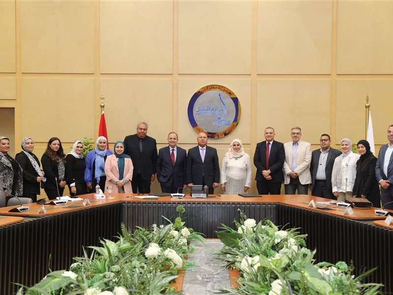 وزير الصناعة يشهد
