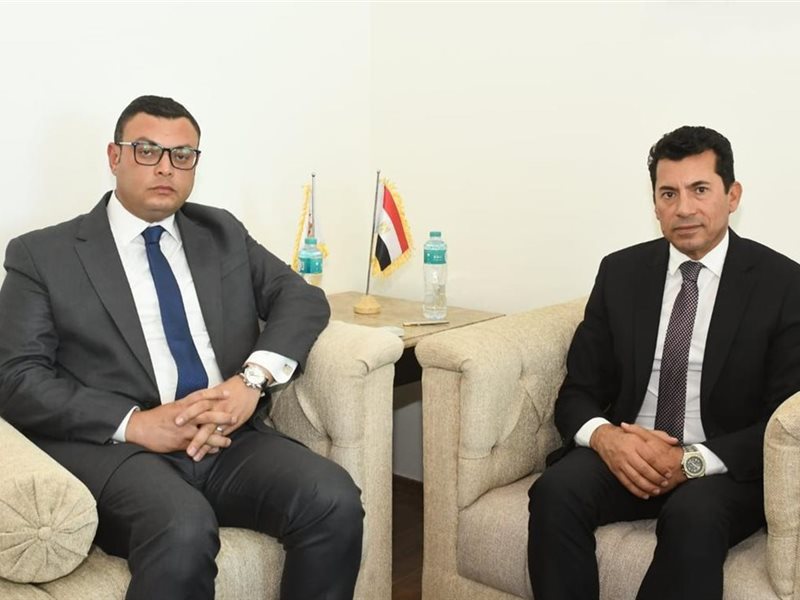 وزير الإسكان مع وزير