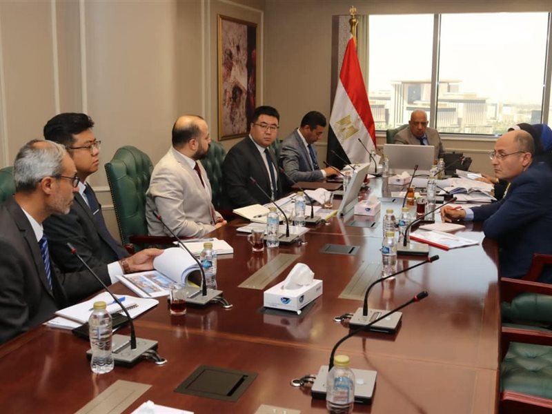 وزير الكهرباء يتابع