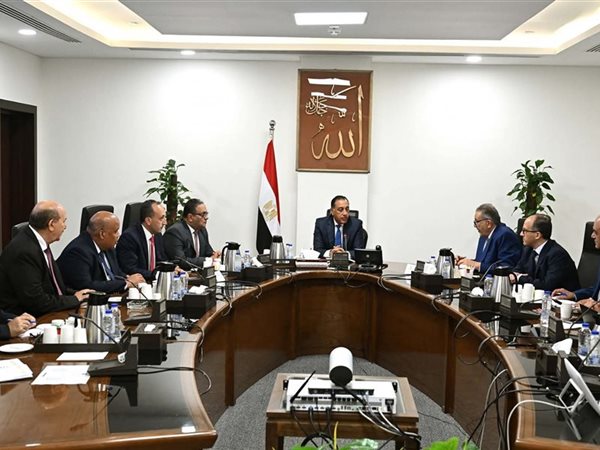 توافق بين الحكومة والتجار والصناع على مبادرة لخفض أسعار السلع المختلفة