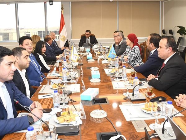 وزير الإسكان يلتقي وفدا من الجالية المصرية في الولايات المتحدة الأمريكية