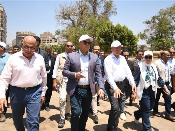وزير الإسكان ومحافظ القاهرة يتفقدان مشروع إحياء حديقة الأزبكية