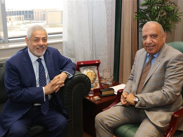 وزير الكهرباء والطاقة المتجددة يبحث مع شركة 