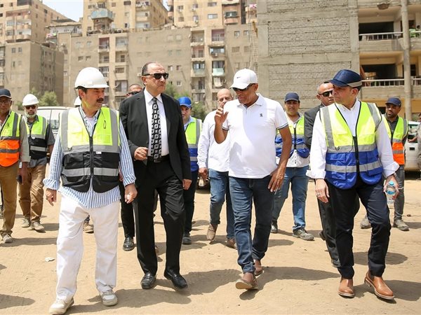 وزير قطاع الأعمال يتابع إنشاء مجمع مدارس بالجيزة قبل العام الدراسي الجديد