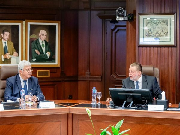 محافظ البنك المركزي ووزير التعليم العالي يشهدان توقيع اتفاقيتي شراكة بين المعهد المصرفي وجامعتي القاهرة وسوهاج