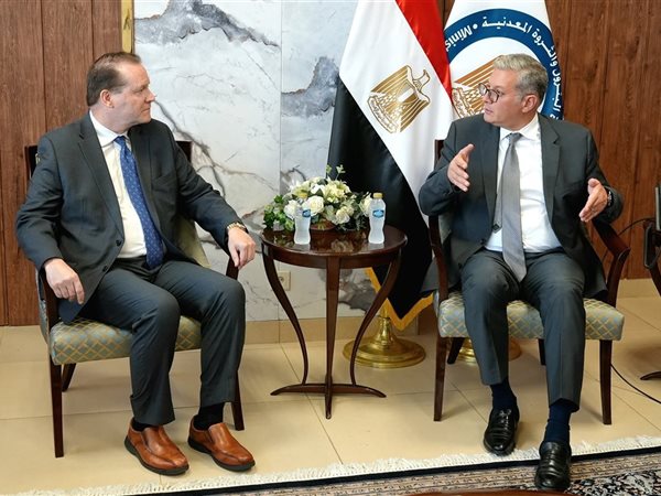  وزير البترول يبحث مع شركة أنرجوس العالمية التعاون القائم في سفن التغييز