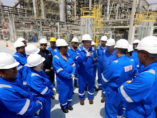 وزير البترول يتفقد مشروعات زيادة الإنتاج بمعامل تكرير البترول بالسويس