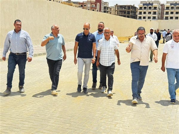 رئيس جهاز مدينة القاهرة الجديدة يتفقد محطة صرف صحي بالتجمع الثالث