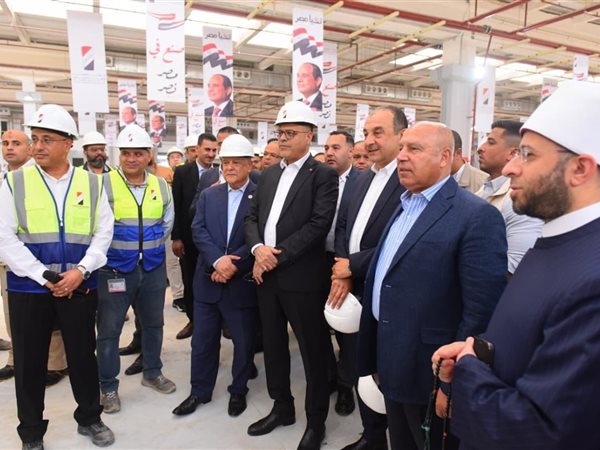 وزير الصناعة ووزراء قطاع الأعمال والعمل والأوقاف يتفقدون مصانع شركة النصر للسيارات