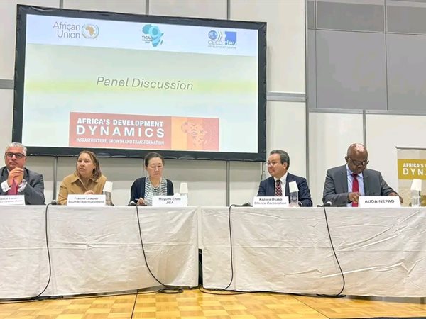 اقتصادية قناة السويس تعقد مائدة مستديرة مع مسؤولي 8 شركات يابانية