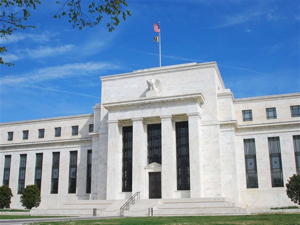 بنك الاحتياطي الفيدرالي الأمريكي يخفض أسعار الفائدة غدا