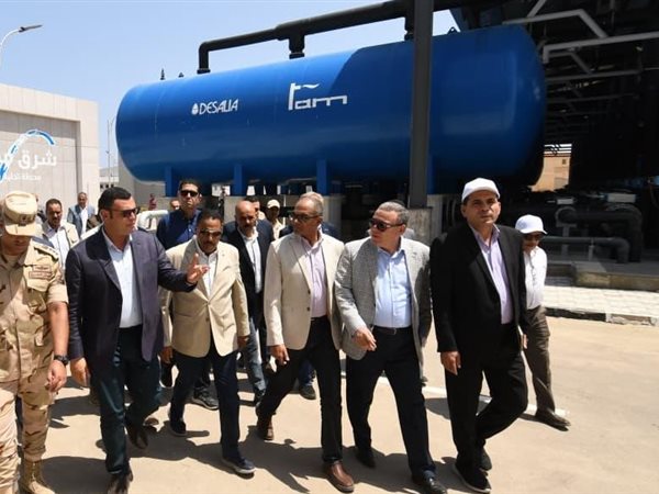 وزير الإسكان ومحافظ مطروح يتفقدان محطة تحلية مياه البحر 