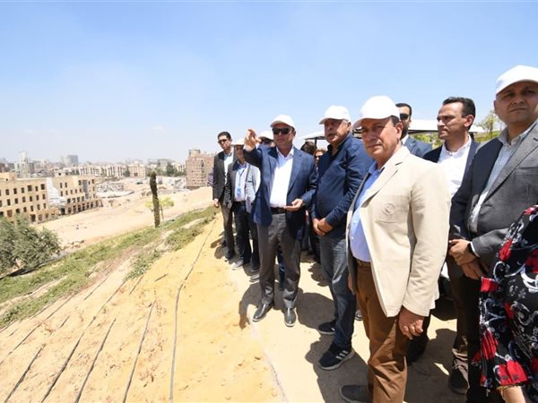 وزير الإسكان يختتم جولته بتفقد مكونات مشروع حدائق 