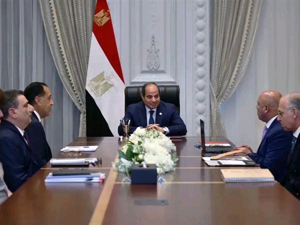اجتماع موسع برئاسة السيسي لمتابعة مشروعات النقل والموانئ والصناعة الثقيلة