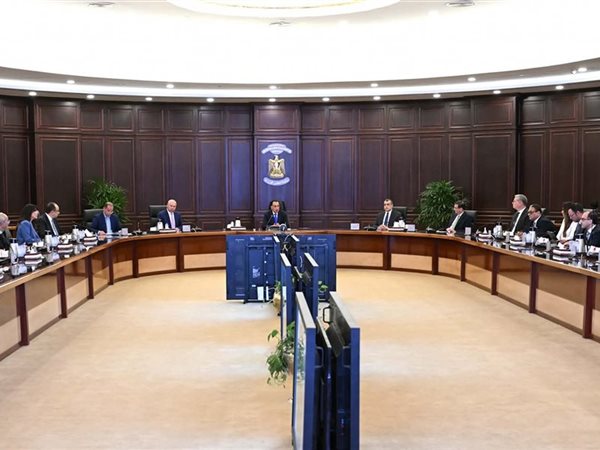 رئيس الوزراء يتابع جهود توفير المنتجات البترولية لقطاعي الصناعة والزراعة والقطاعات التنموية 