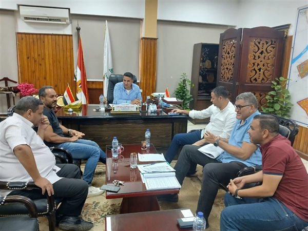 رئيس جهاز مدينة بني سويف الجديدة يجتمع بالشركات المنفذة لمشروعات الإسكان