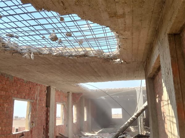 حملات مكبرة لإزالة المخالفات البنائية وتنفيذ قرارات غلق وتشميع بمدينة الشروق