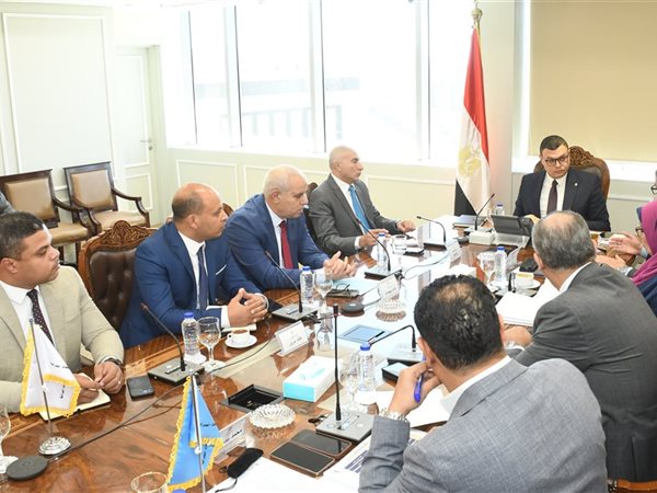 وزير الإسكان يتابع مشروع المماشى السياحية بمدينة ٦ أكتوبر