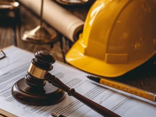 مع بدء تطبيقه رسميًا غدًا.. من هي الفئات غير الخاضعة لقانون العمل الجديد؟