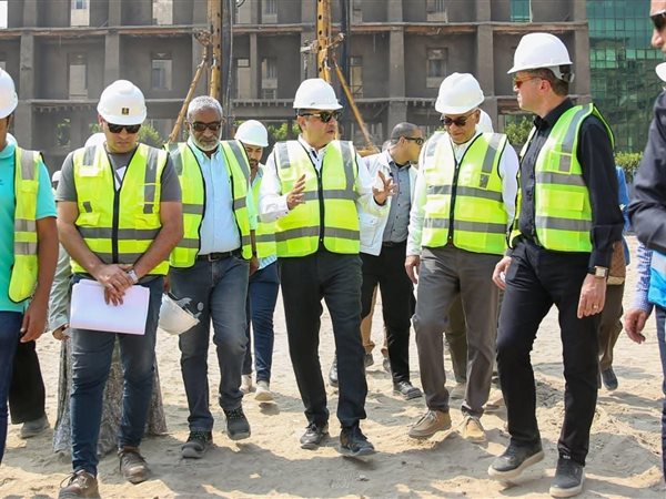 وزير قطاع الأعمال العام يتفقد مشروع إحياء فندق الكونتيننتال التاريخي بوسط القاهرة