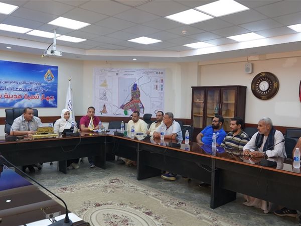 رئيس جهاز مدينة سوهاج الجديدة يلتقي عدداً من أصحاب المصانع لمناقشة مطالبهم 