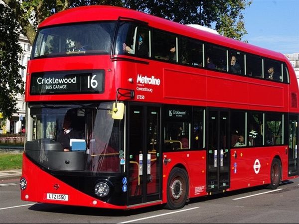 من قلب القاهرة إلى شوارع لندن.. كيف غزت الأتوبيسات المصرية العالم؟