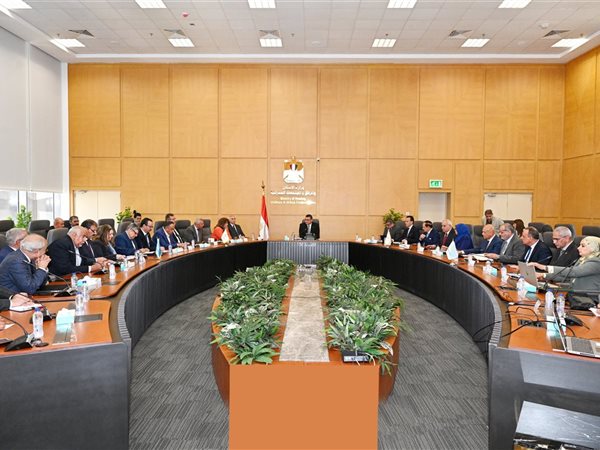 وزير الإسكان يترأس الاجتماع الأول للمجلس المصري للبناء الأخضر والمدن المستدامة