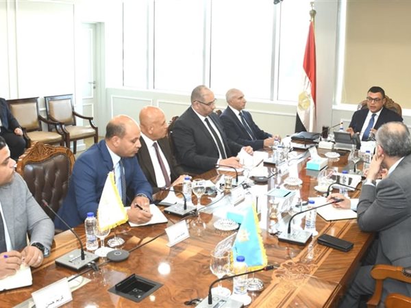 وزير الإسكان يعقد اجتماعاً لمتابعة سير العمل بقطاعات هيئة المجتمعات العمرانية الجديدة