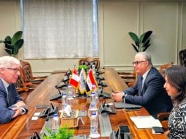  رئيس اقتصادية قناة السويس يستقبل سفير جمهورية بيرو بالقاهرة