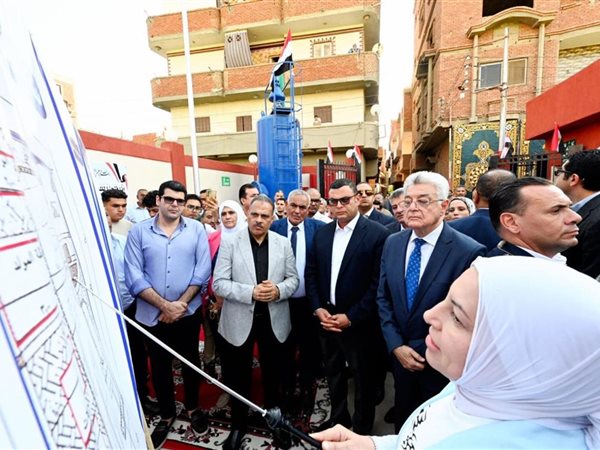 وزير الإسكان ومحافظ الشرقية يفتتحان محطة صرف صحي 
