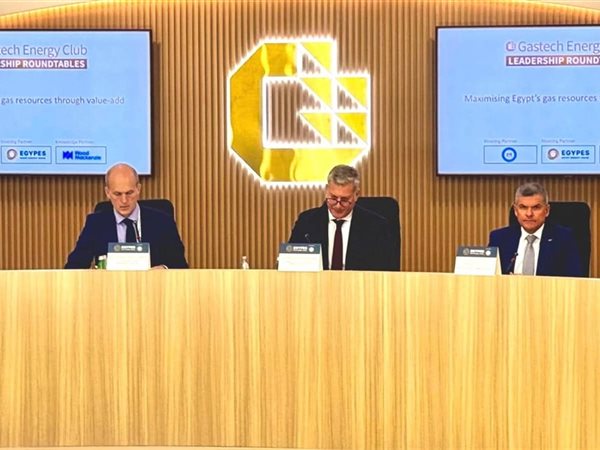 وزير البترول يرأس المائدة المستديرة بمؤتمر Gastech لتعظيم الاستفادة من موارد الغاز 