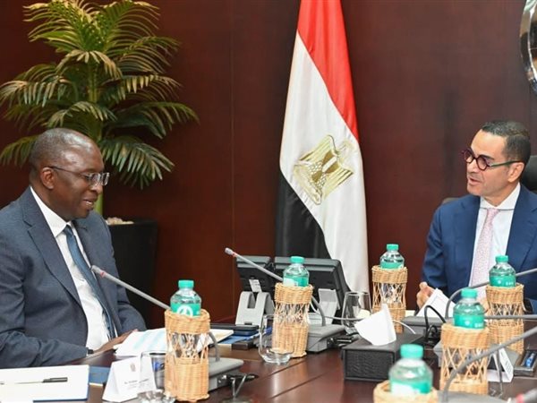 وزير الاستثمار يبحث مع وفد البنك الدولي والتمويل الدولية برامج التعاون المستقبلية