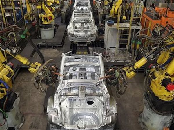 مصر تتسابق نحو المستقبل.. هل تصبح عاصمة السيارات الكهربائية في المنطقة؟