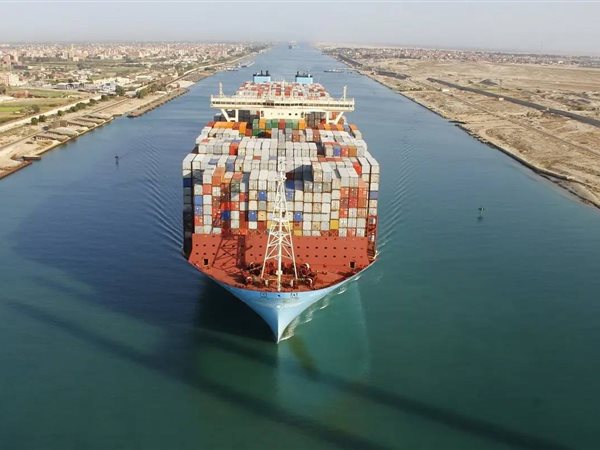 طرْح مزايدتين جديدتين لتطوير الخدمات بمينائي السخنة والأدبية