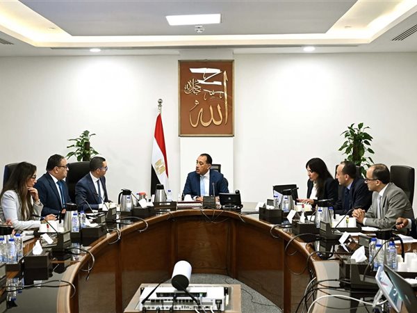 رئيس الوزراء يتابع مع وزير الاستثمار جهود تطوير منظومة الإفراج الجمركي