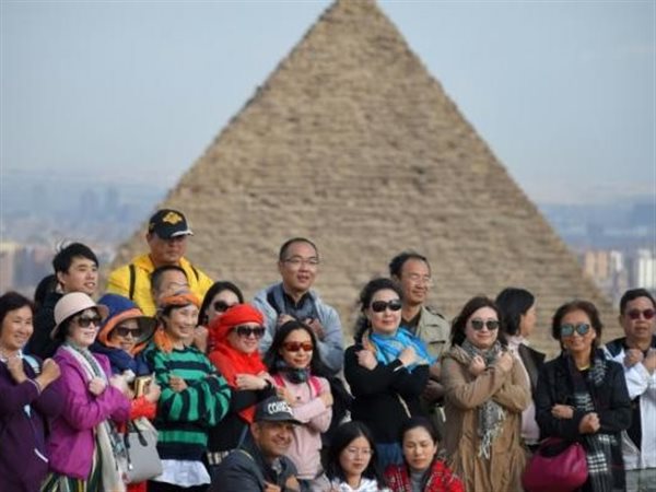 ثورة سياحية عند الأهرامات.. خطة ضخمة لاستيعاب ملايين الزوار بعد افتتاح المتحف المصري الكبير