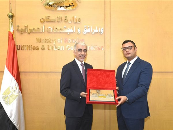 وزير الإسكان يستقبل وزير الأشغال البحريني لبحث أوجه التعاون بين مصر والبحرين