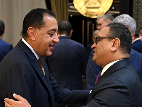 مجلس الوزراء يكرم الأمين العام السابق للمجلس ويهنئ الأمين الجديد بتوليه المسئولية