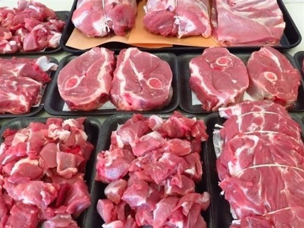 أزمة اللحوم في مصر.. لماذا لا تتراجع الأسعار رغم هبوط الأعلاف