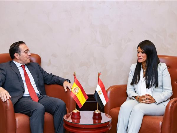 وزيرة التخطيط تبحث مع وزير خارجية إسبانيا تعزيز التعاون المشترك الثنائي