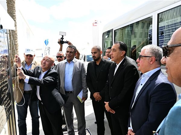 رئيس الوزراء يفتتح مصنع 