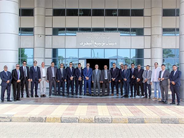  أحمد أموي: وزير المالية يوجه بتكثيف جهود تسهيل حركة التجارة وتعزيز الاستثمار